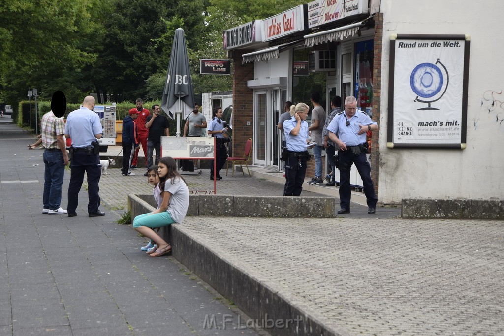 Schiesserei Koeln Ostheim Gernsheimerstr P16.JPG - Miklos Laubert